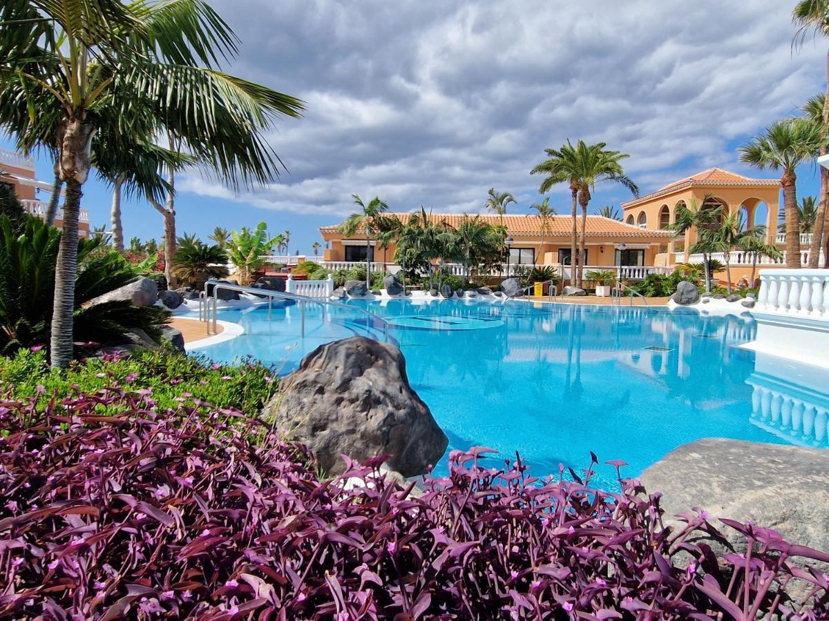 Exclusive Penthouse: Beachfront Oasis with Heated Pool Playa de las Americas  Exterior photo