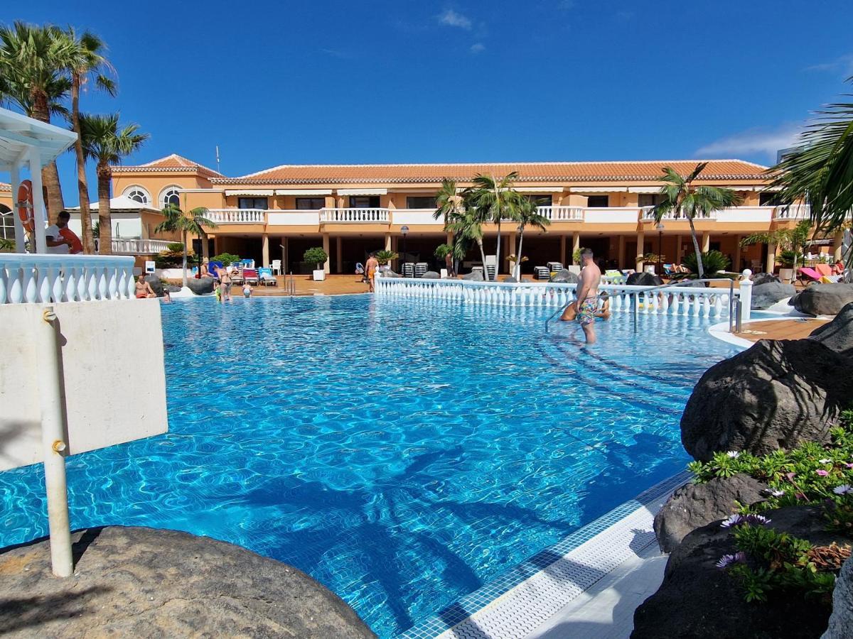 Exclusive Penthouse: Beachfront Oasis with Heated Pool Playa de las Americas  Exterior photo